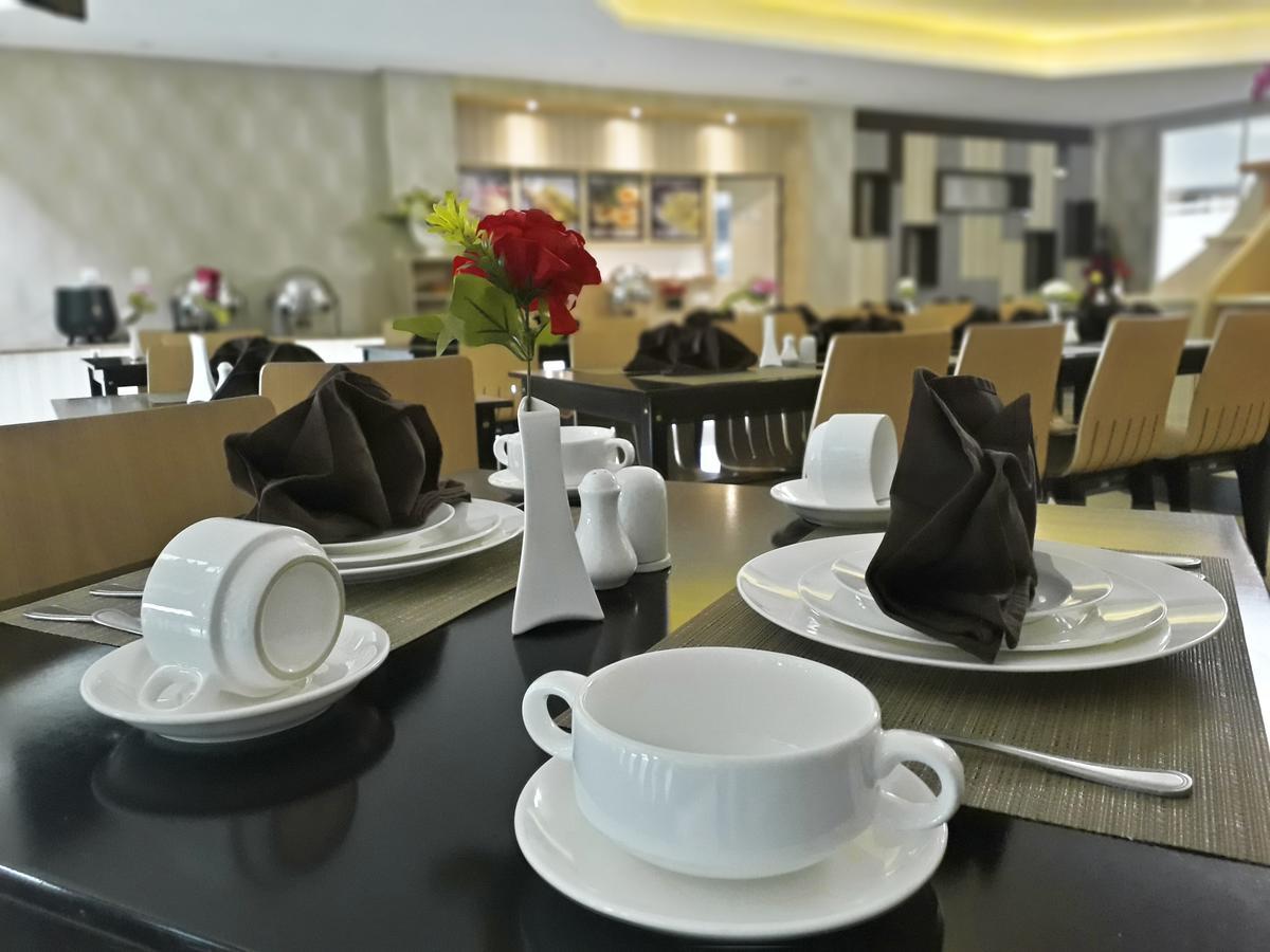 Grand Parama Hotel Tanjung Redep Exterior foto